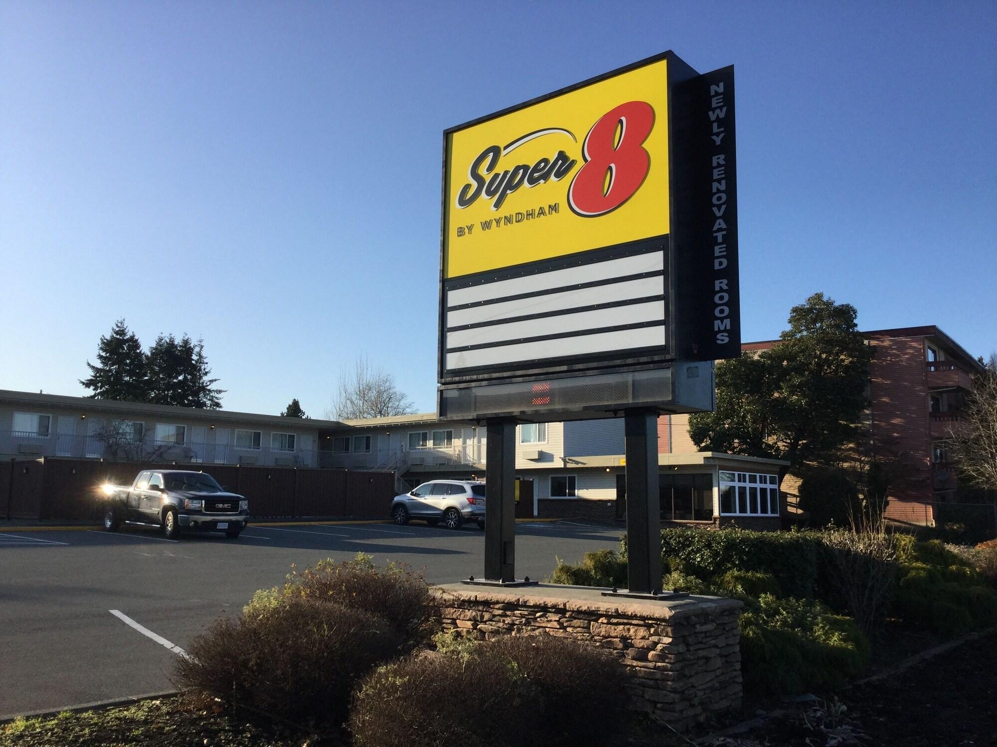 Super 8 By Wyndham Courtenay Exterior foto