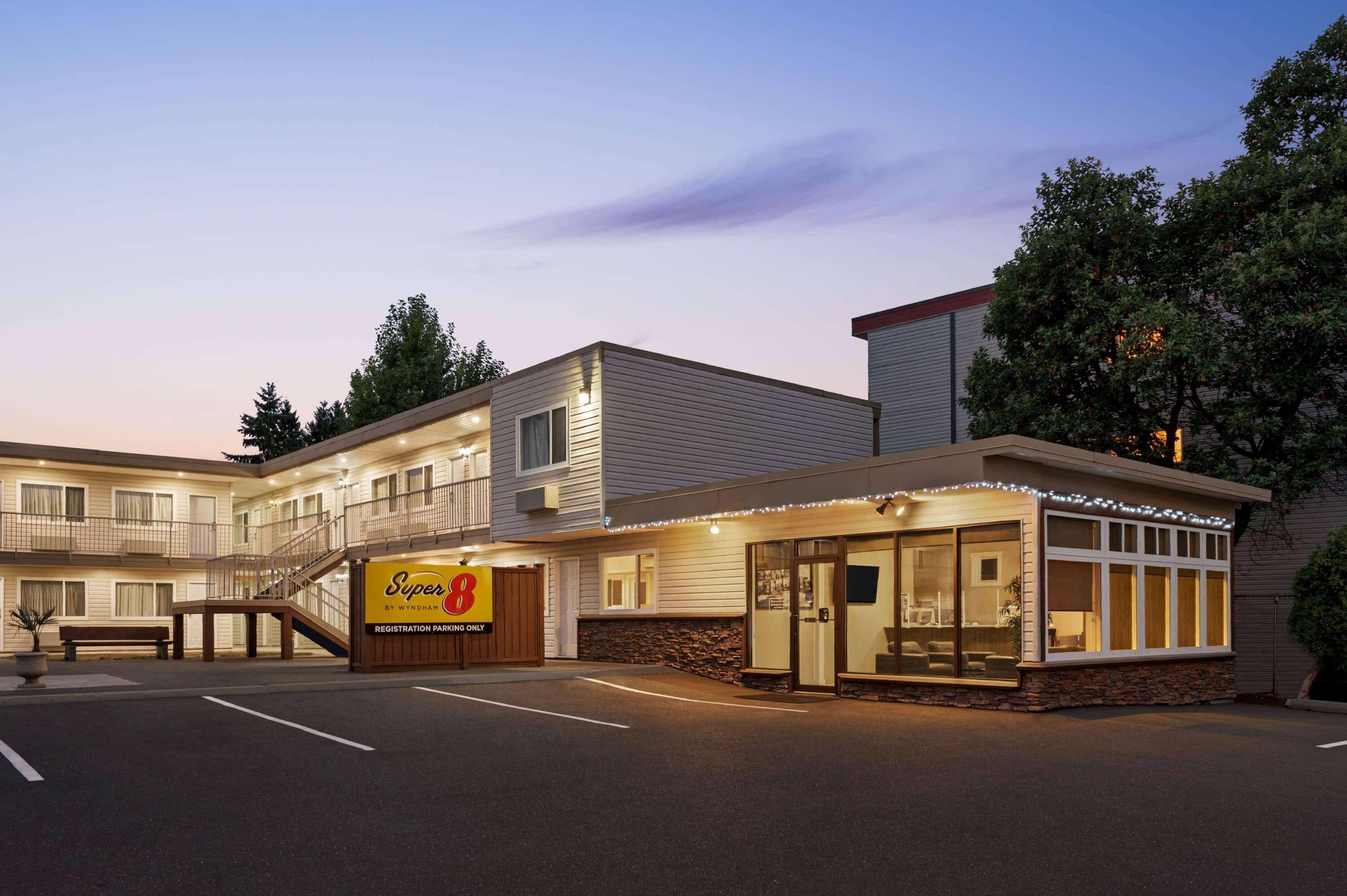 Super 8 By Wyndham Courtenay Exterior foto